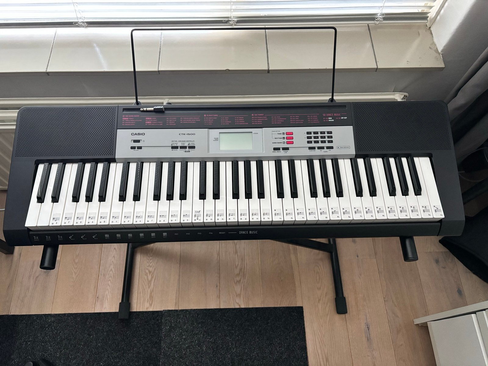 Foto 5 van Casio CTK-1500 Keyboard met standaard