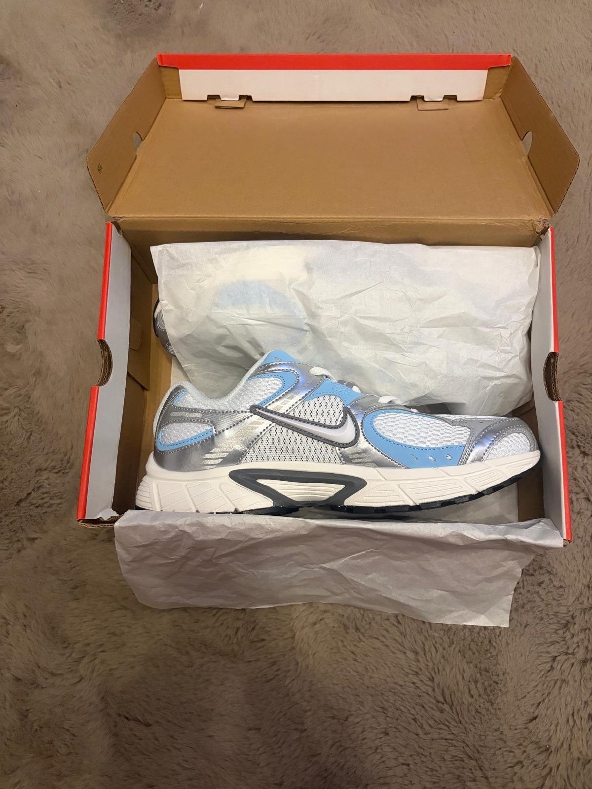 Nike P-6000 Sneakers - Zo goed als nieuw, Ophalen of Verzenden, Zo goed als nieuw, Wit, Sneakers of Gympen