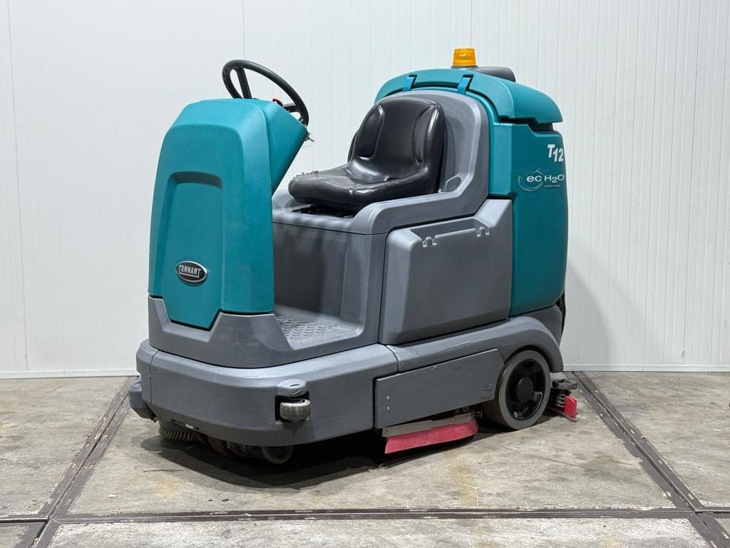 Tennant T12 Opzit Schrobmachine Batterij 2022 zijborstel cil, Zakelijke goederen