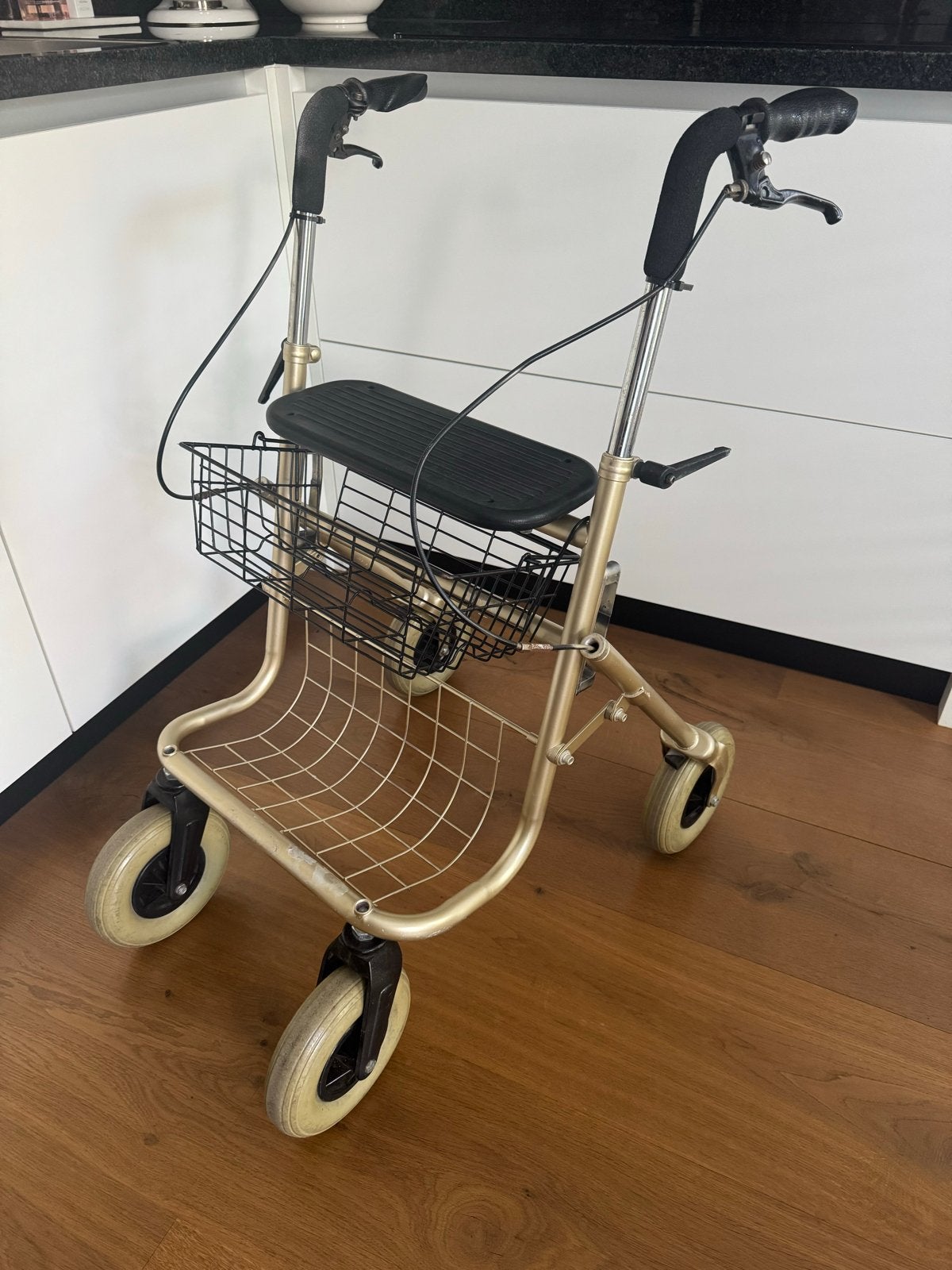 Gouden rollator, Ophalen, Opvouwbaar, Gebruikt