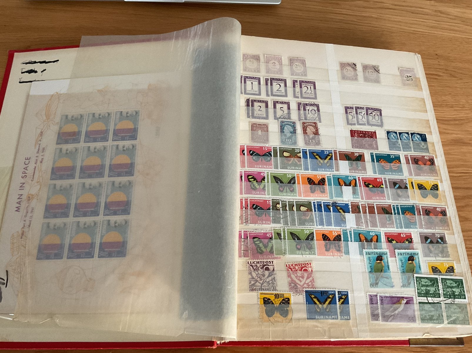 Stockboek Suriname, Postzegels en Munten, Postzegels | Volle albums en Verzamelingen, Ophalen of Verzenden, Nederland
