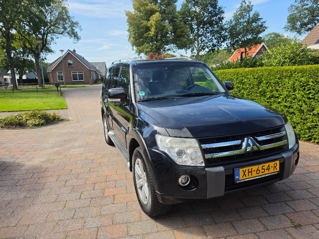 Mitsubishi Pajero 3.2 Di-d 7 persoons  LWB AUT 2010 Zwart, Automaat, 2240 kg, 4 cilinders, 7 stoelen