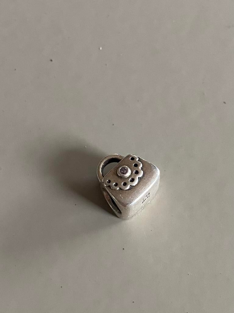 Pandora bedel handtasje met zirkonia steentje, Gebruikt, Pandora, Ophalen of Verzenden, 1 bedel