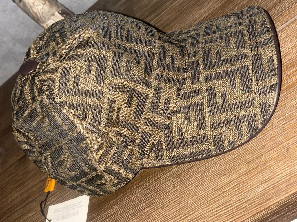 Fendi Pet - Nieuwstaat, Kleding | Heren, Ophalen of Verzenden, Zo goed als nieuw, One size fits all, Pet
