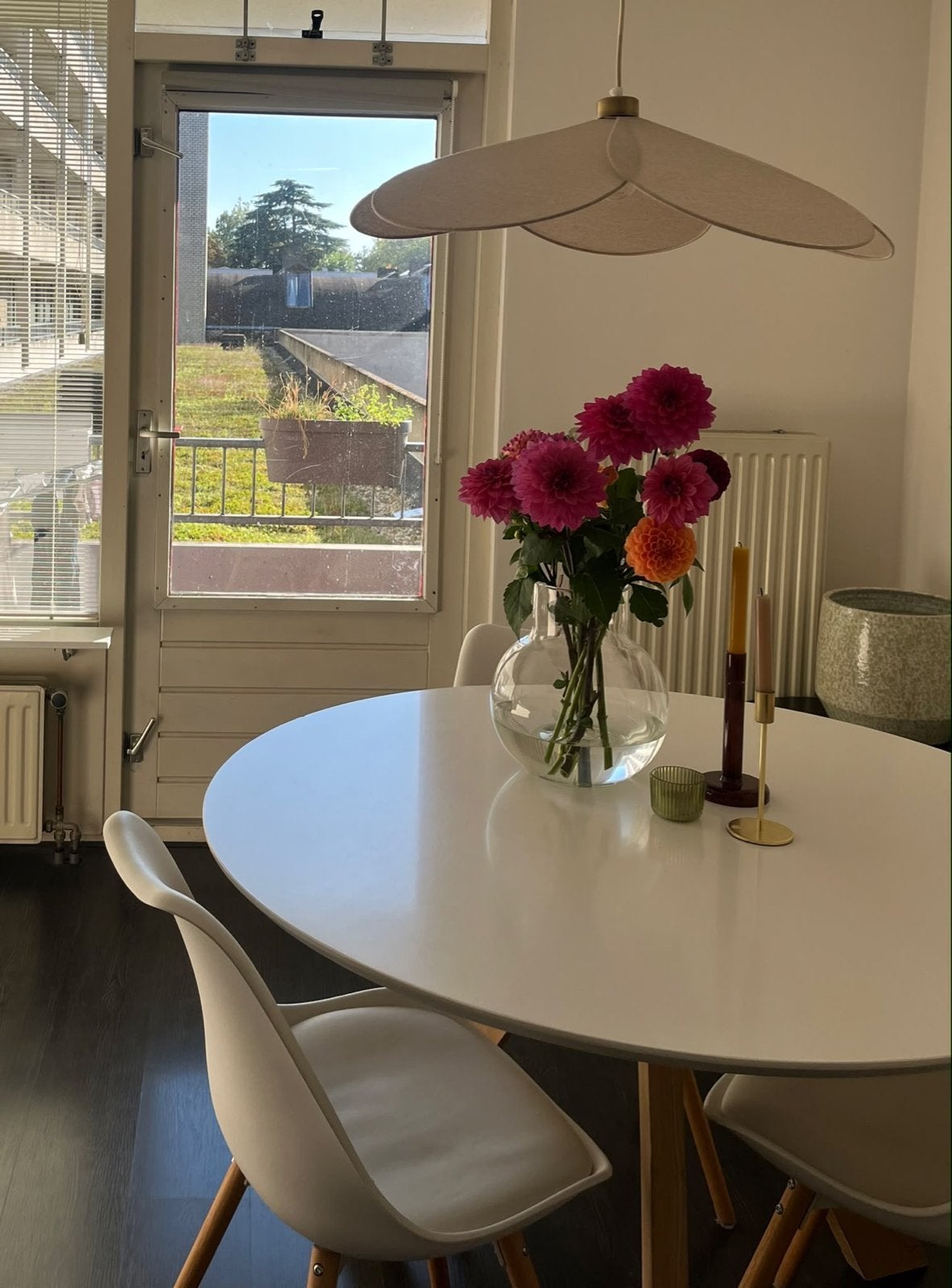 Moderne ronde eettafel met houten onderstel, Huis en Inrichting, Gebruikt, 100 tot 150 cm, Rond, Ophalen of Verzenden