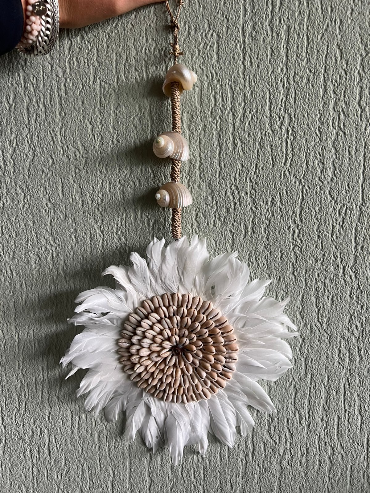 Bali stijl wanddecoratie – veren en schelpen hanger, Beige, Nieuw, Ophalen of Verzenden, Handgemaakt