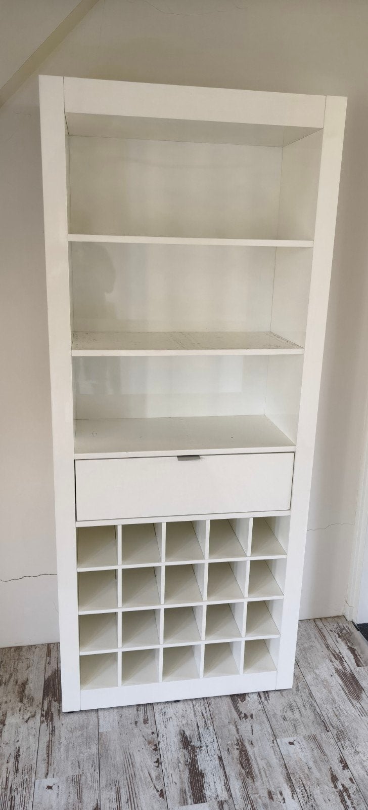 Witte boekenkast met lade en wijnrek, Ophalen, Met plank(en), Gebruikt, 50 tot 100 cm