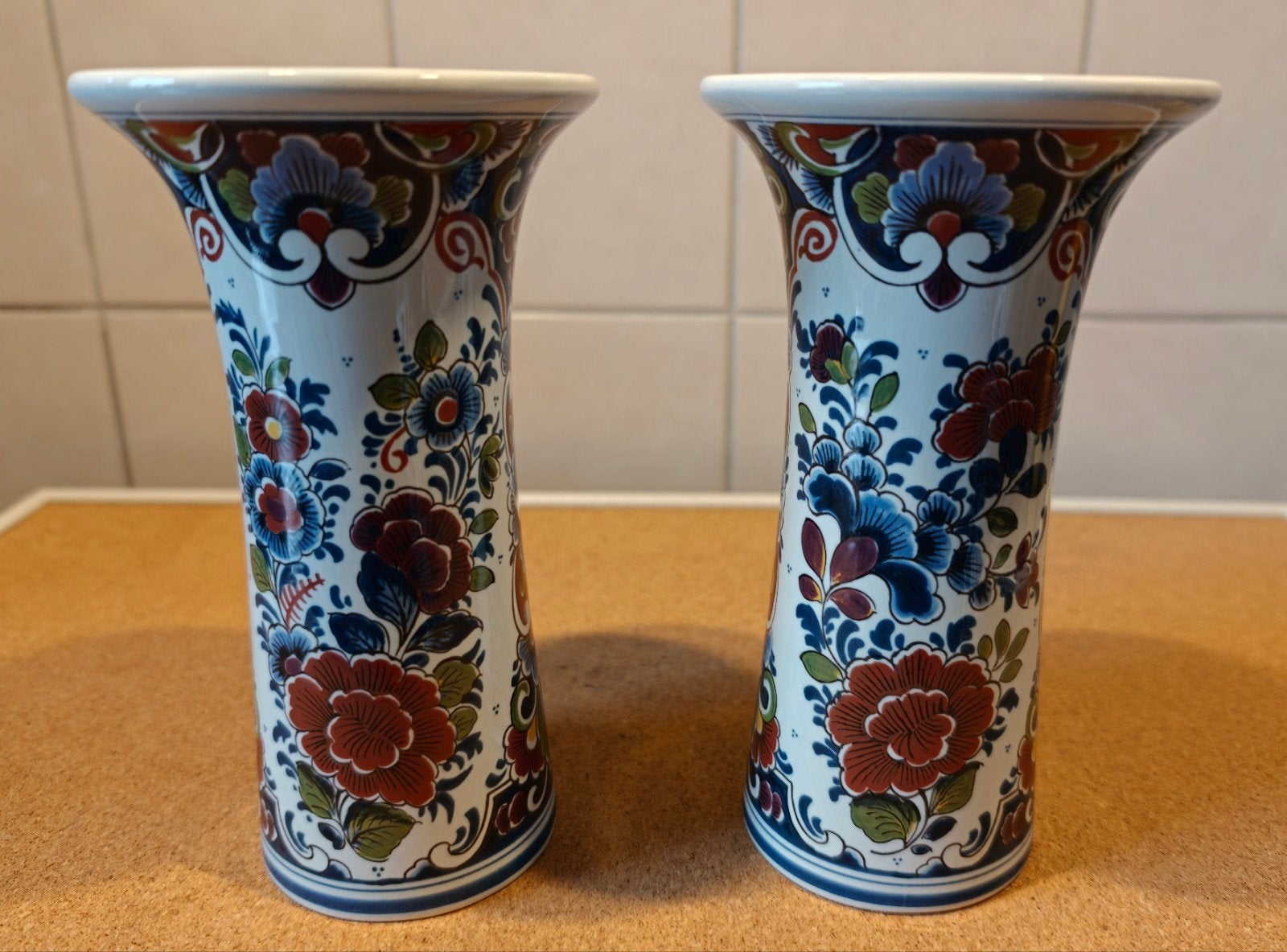Set van 2 Polychrome Vazen (Oud Delft Nijmegen), Ophalen of Verzenden