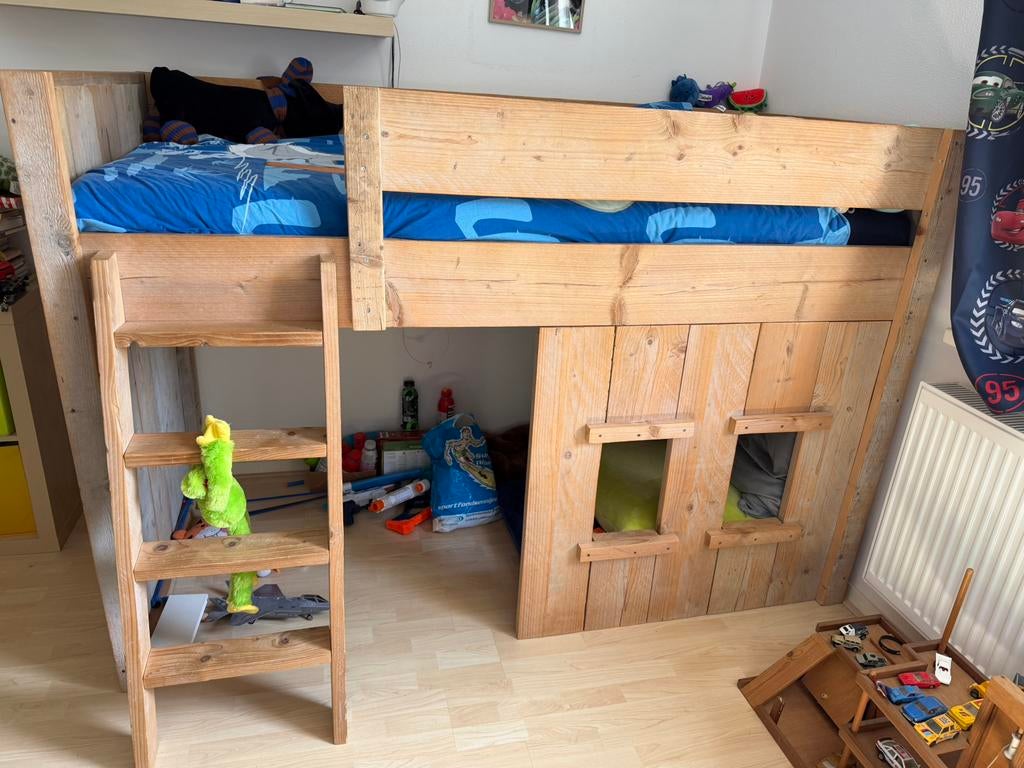 Steigerhouten halfhoogslaper, Ophalen, Zo goed als nieuw, Halfhoogslaper
