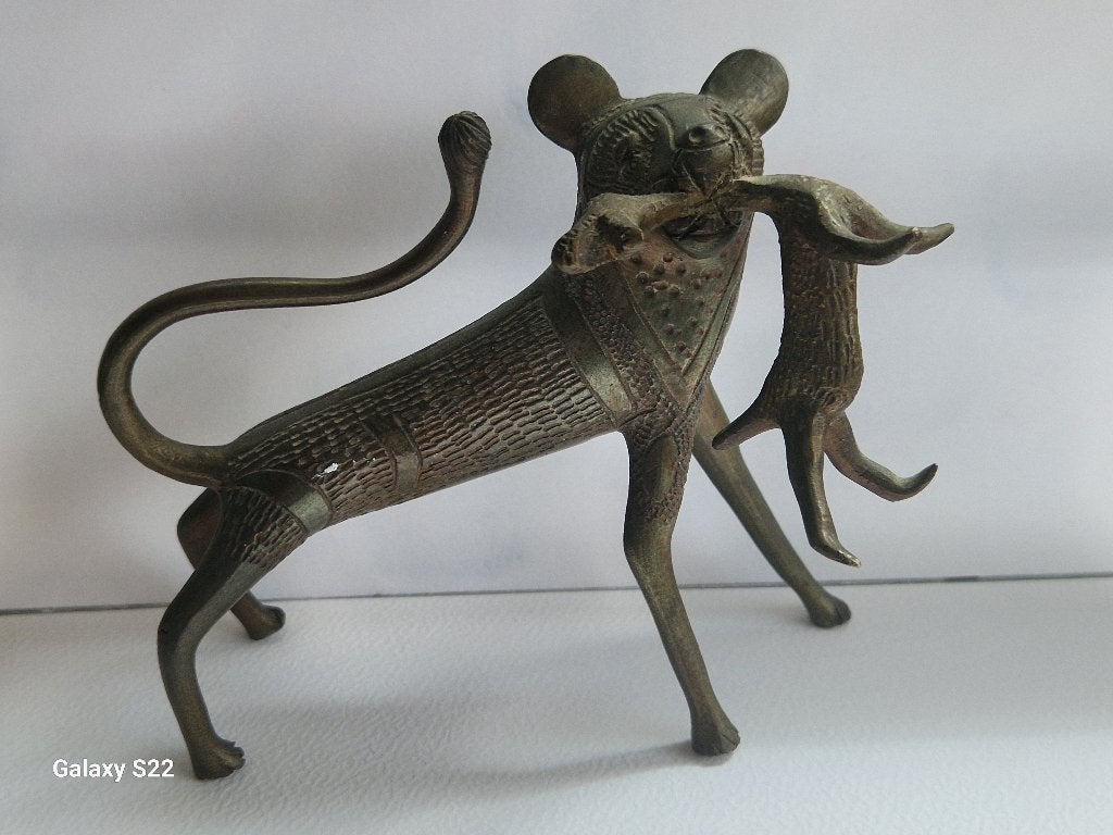 Antieke, Afrikaanse (Fon Dahomey/Ashanti) koperen luipaard, Antiek en Kunst, Ophalen of Verzenden, Beeld, Handgemaakt