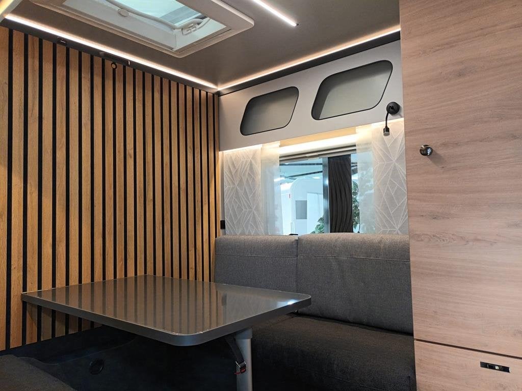 Knaus Yaseo 340 PX, Serviceluik, Tot en met 2, Bedrijf, Treinzit