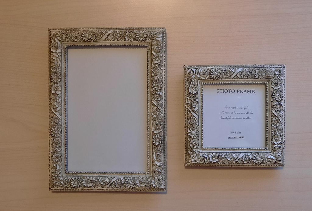 2 BROCANTE FOTOLIJSTJES 10x5 /15x10 EN 8x8 cm POLYRESIN, Audio, Tv en Foto, Fotografie | Fotolijsten, Ophalen of Verzenden, Zo goed als nieuw