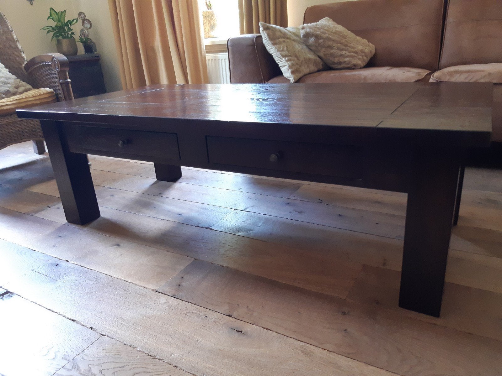 Zware koloniale salontafel met 2 lades, Huis en Inrichting, Tafels | Salontafels, Ophalen, Gebruikt, 100 tot 150 cm, 50 tot 100 cm