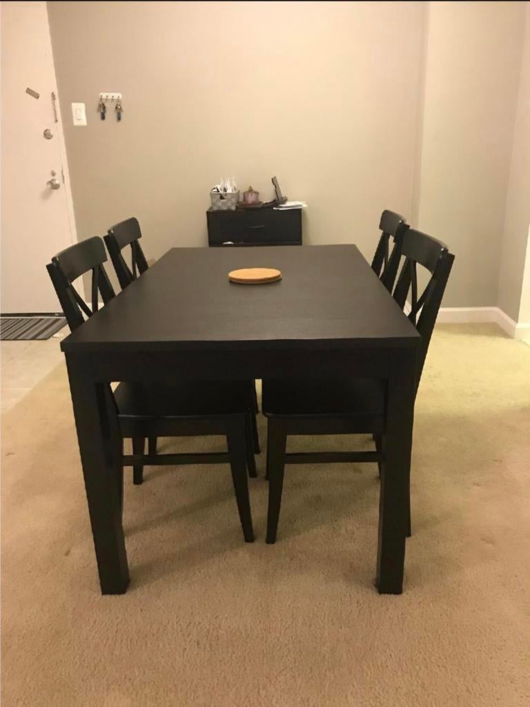 Ikea uitschuifbare eettafel + zes stoelen (Bjursta), Huis en Inrichting, Tafels | Eettafels, Zo goed als nieuw, 50 tot 100 cm