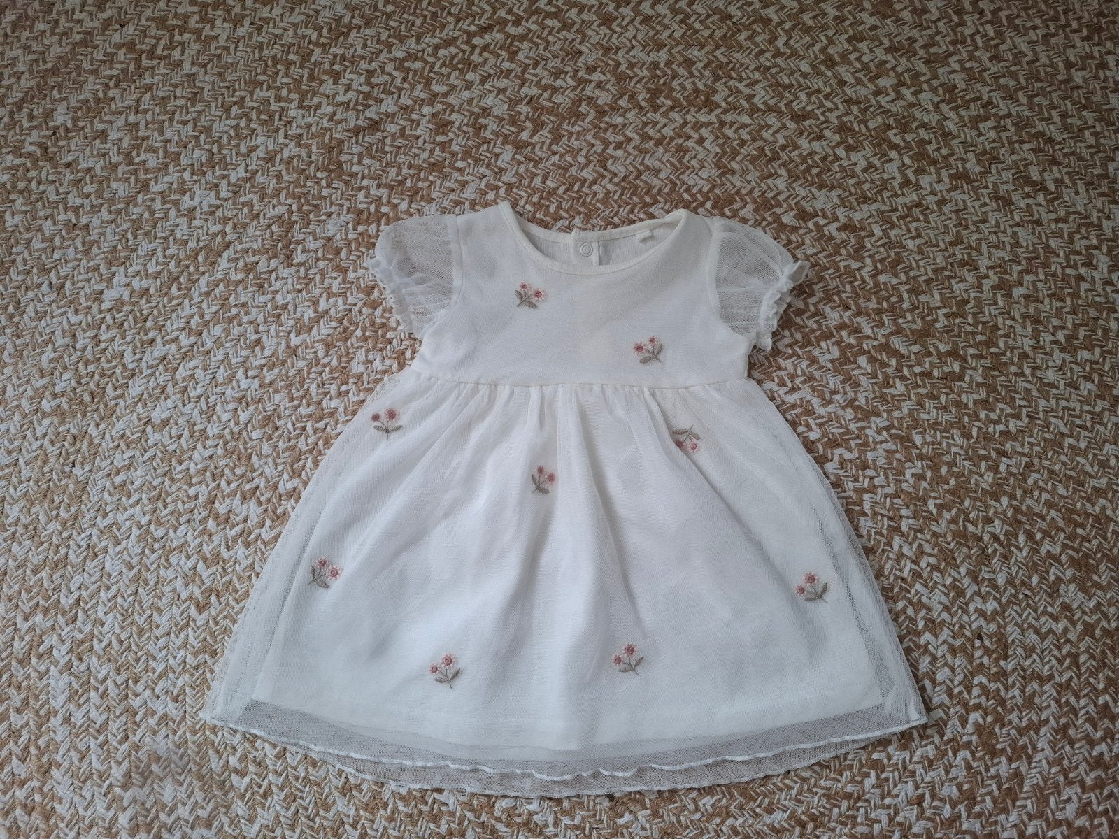 Wit jurkje met lichtroze bloemetjes C&A maat 68, Kinderen en Baby's, Babykleding | Maat 68, C&A, Meisje, Jurkje of Rokje, Ophalen of Verzenden