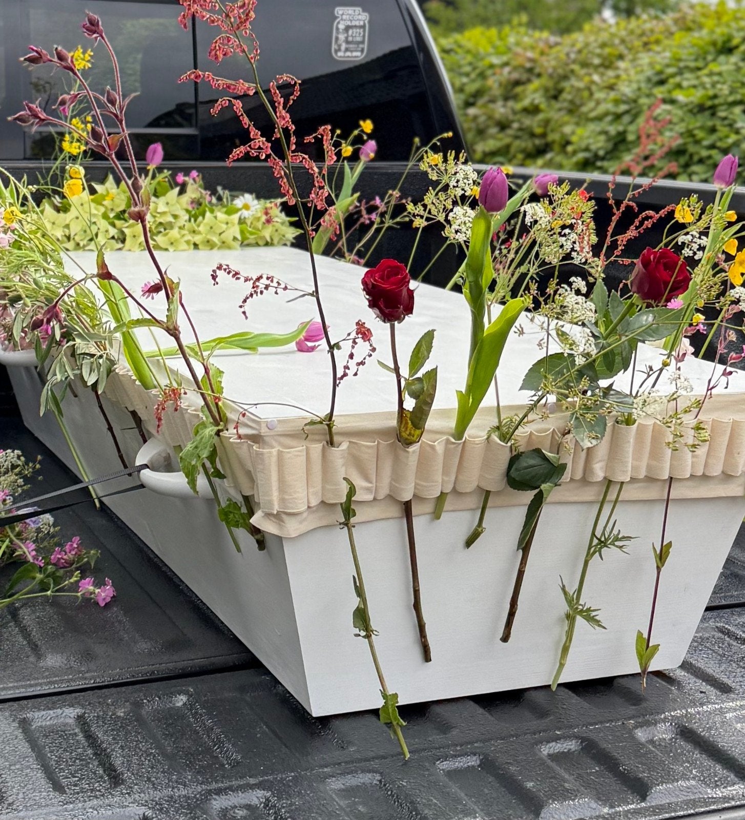 bloemenrand voor uitvaartkist