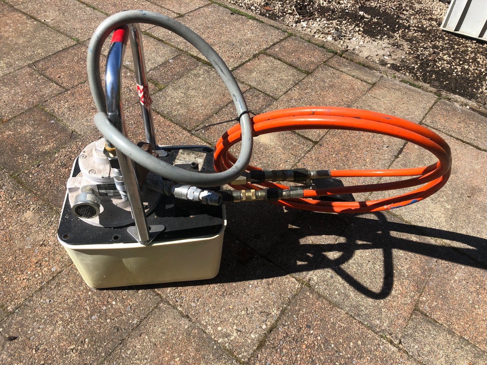 Pneumatisch/Hydraulische pomp van het merk Power Team, Ophalen, Zo goed als nieuw