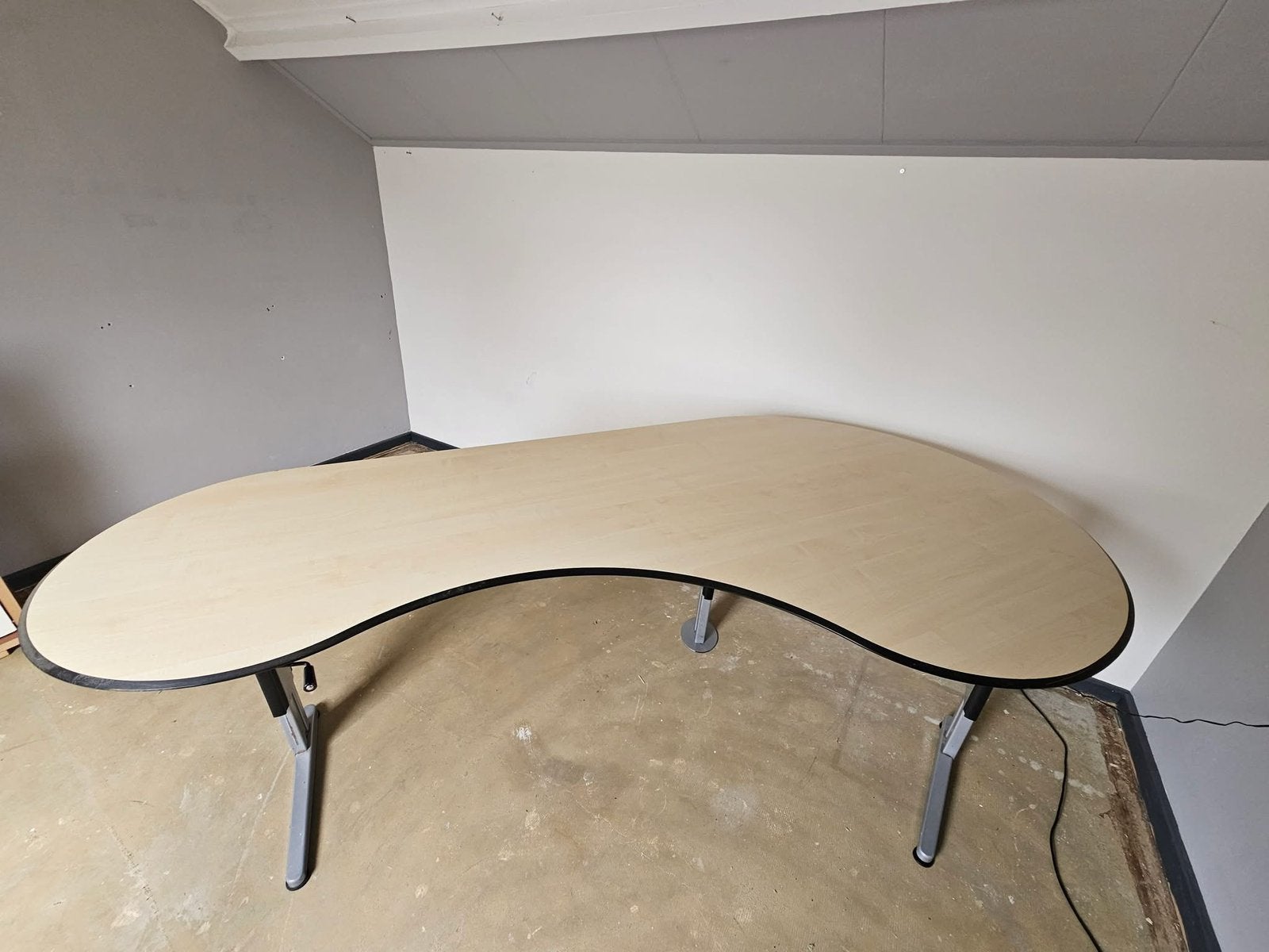 Gratis! Bureau verstelbaar, Huis en Inrichting, Bureaus, In hoogte verstelbaar, Zo goed als nieuw, 70 cm, Overige merken