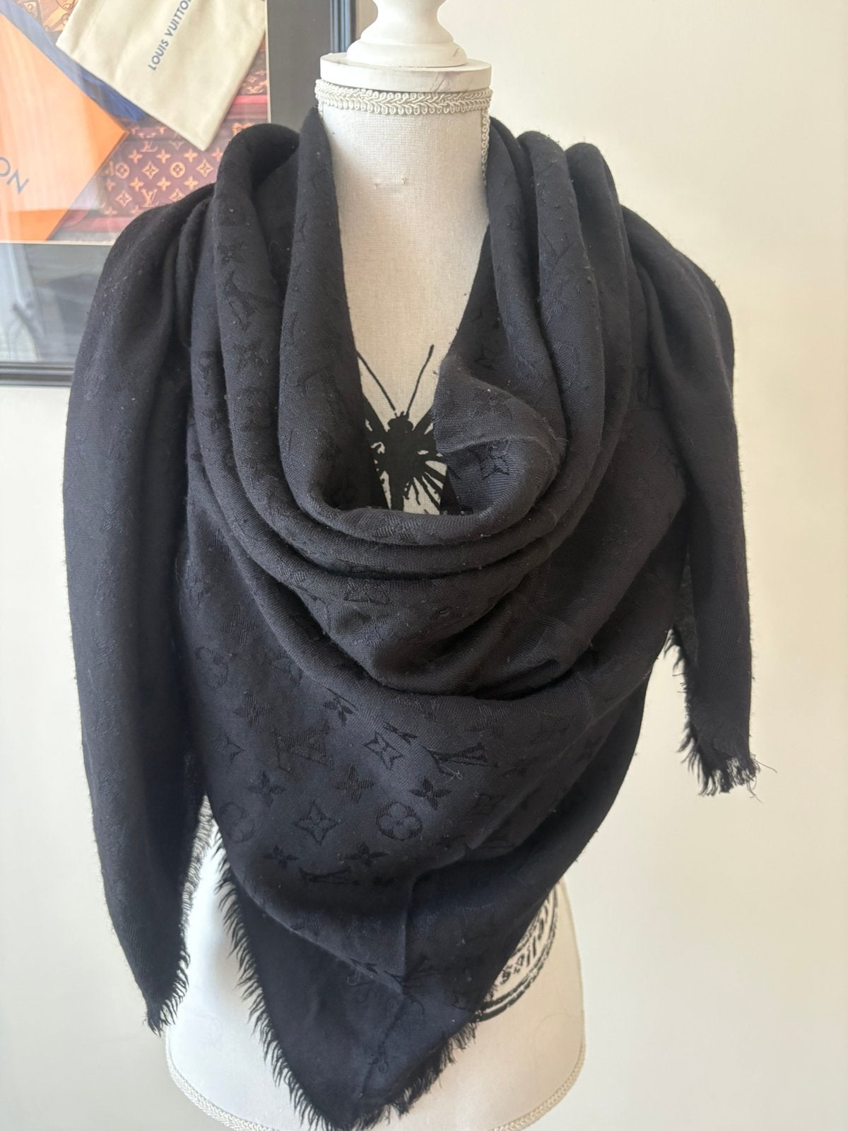 Louis Vuitton Châle Monogram Noir met bon en doos, Ophalen of Verzenden, Gedragen, Maat 46/48 (XL) of groter, Sjaal
