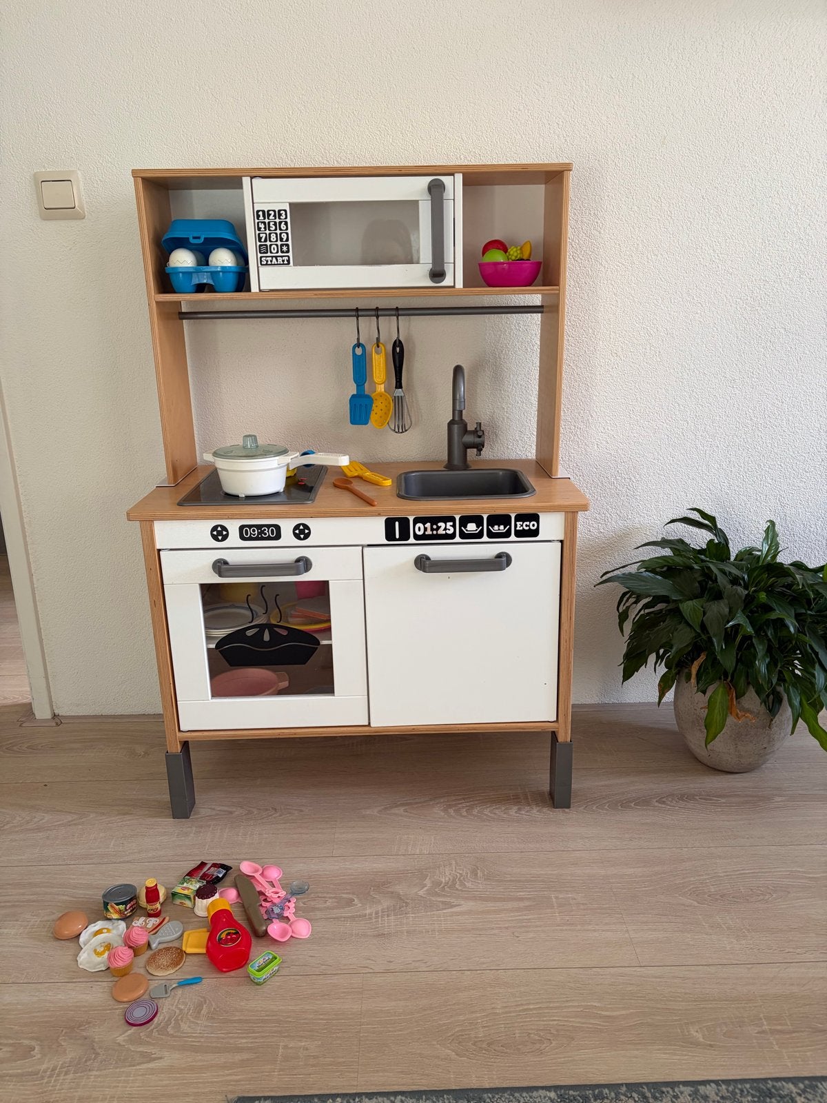 Gepimpte Ikea Speelkeuken met tekenbord en accessoires, Ophalen, Gebruikt, Hout, Speelkeuken