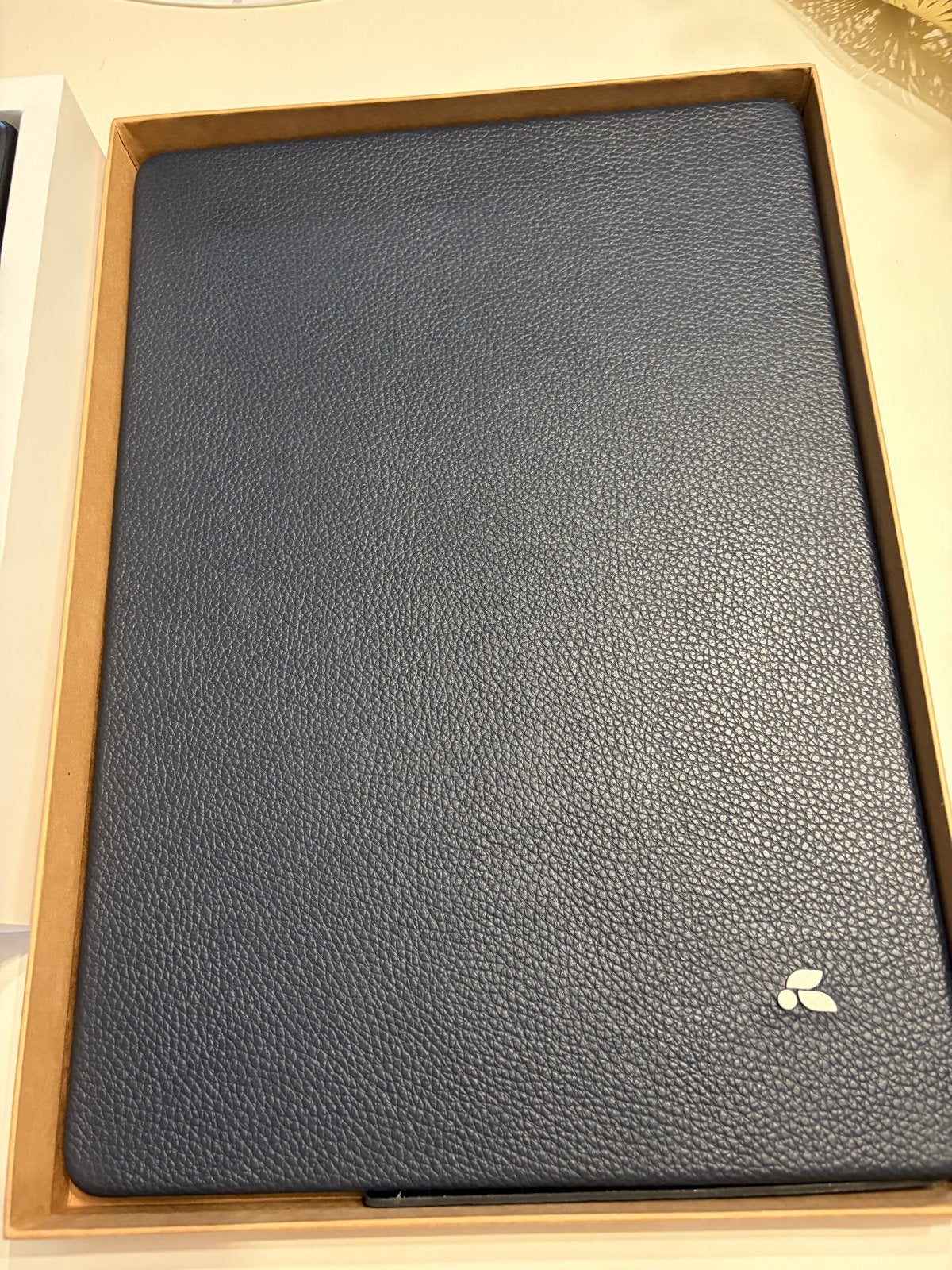 Vaja Leren Hoes MacBook Pro 16 inch - Donkerblauw ZGAN €300, Ophalen of Verzenden, 16 inch, Zo goed als nieuw