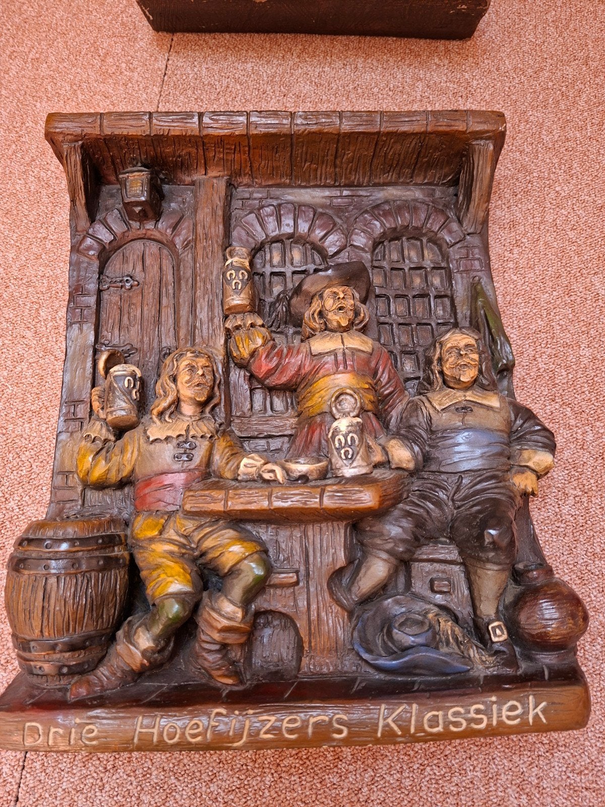 Bierschild gevelbord Drie Hoefijzers Breda, Ophalen