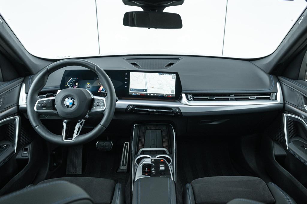 BMW X1 sDrive18i M Sport Automaat / Panoramadak / Sportstoel, 136 pk, Gebruikt, Met garantie (alle), Bedrijf