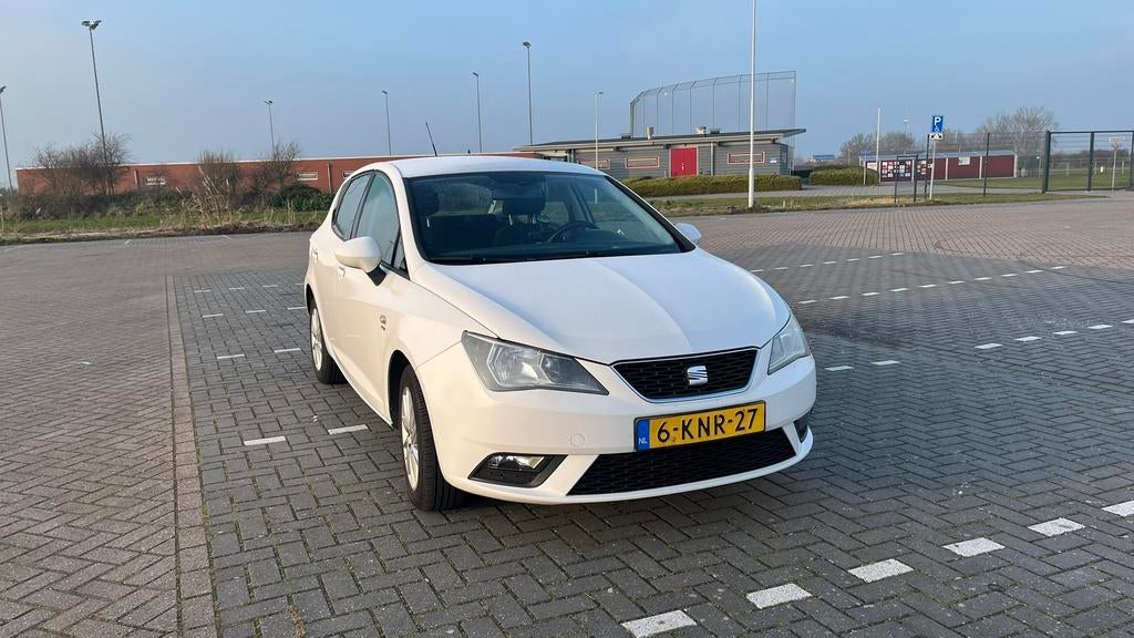 Seat Ibiza 1.2 TSI 77KW 2013 Wit, Voorwielaandrijving, Stof, 40 €/maand, Zwart