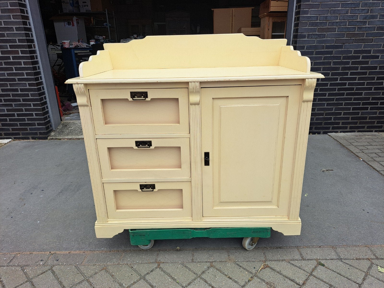 Kibofa commode + plank