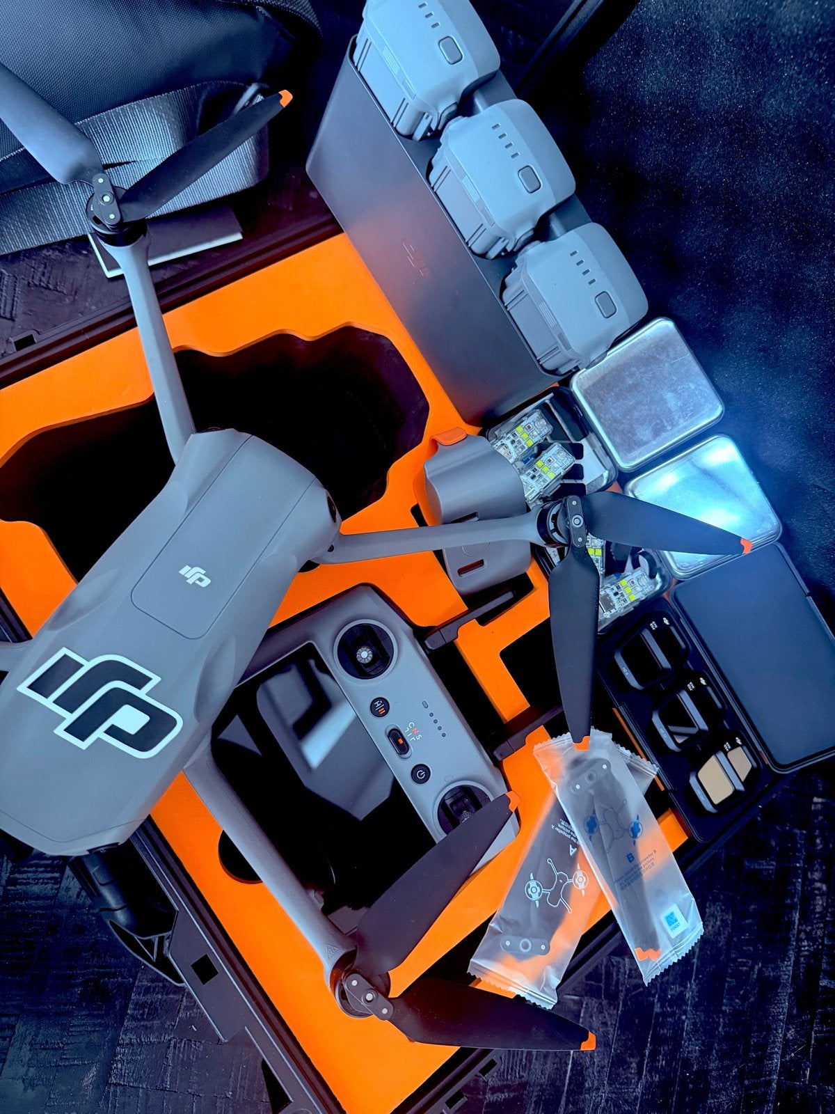 DJI Air 3S Fly More Combo - Zo goed als nieuw, 250 tot 900 gram, 30 tot 45 minuten, Cameradrone, Extra accu('s)