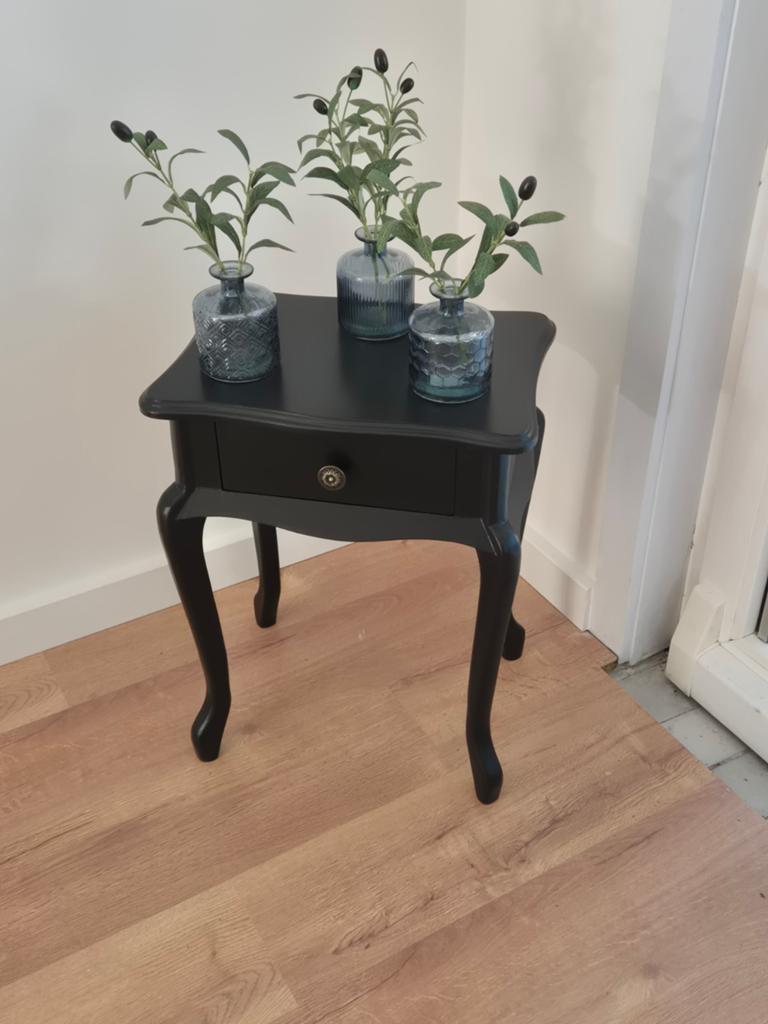 Zwart nachtkastje met lade - Elegant en compact, Minder dan 55 cm, Gebruikt, Klassiek, Elegant, Rechthoekig