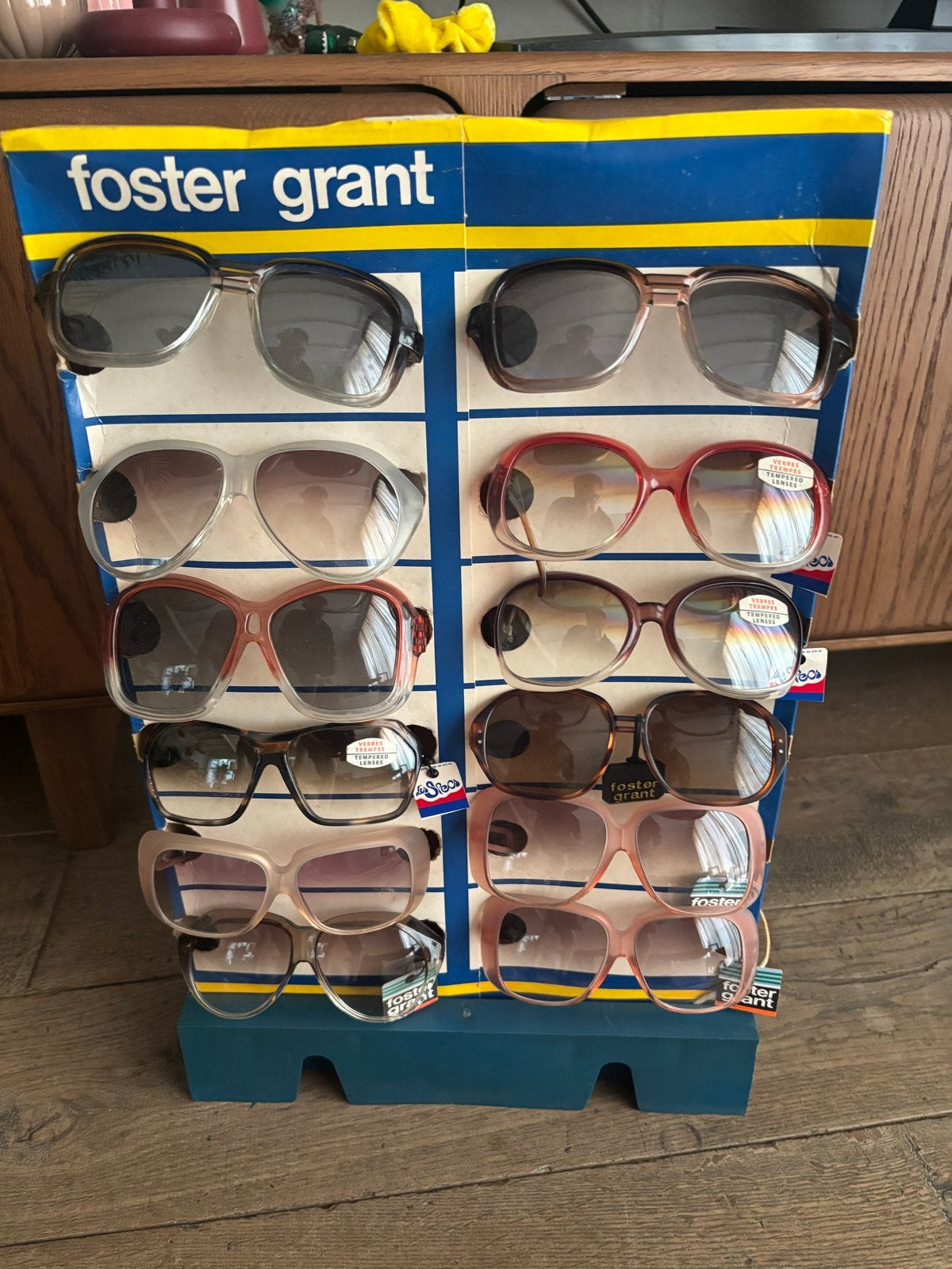 Jaren 70 Foster Grant toonbank standaard met 24 zonnebrillen, Sieraden, Tassen en Uiterlijk, Zonnebrillen en Brillen | Dames, Overige merken