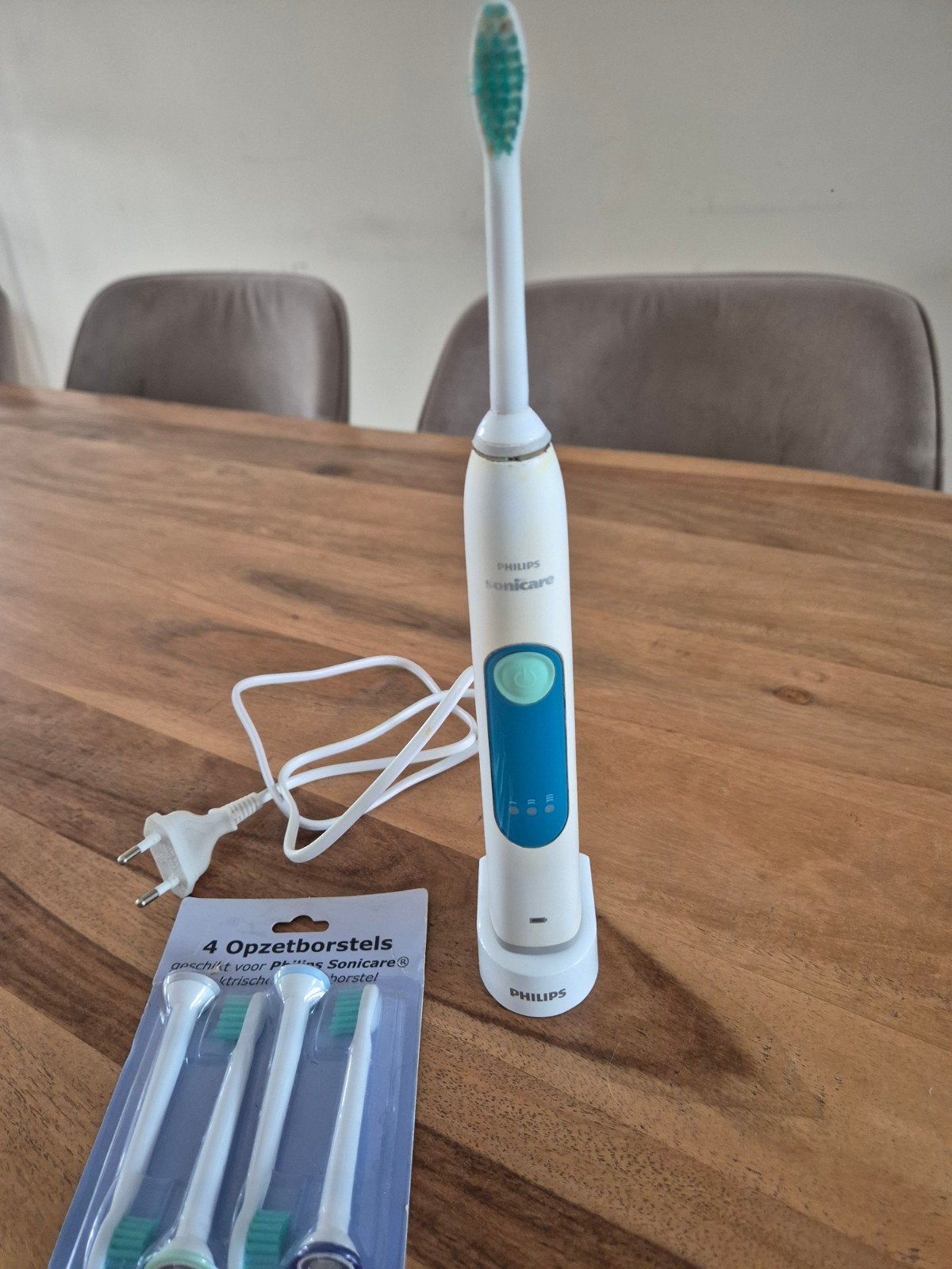Philips Sonicare elektrische tandenborstel + 4 borstels, Ophalen of Verzenden, Zo goed als nieuw, Mondverzorging