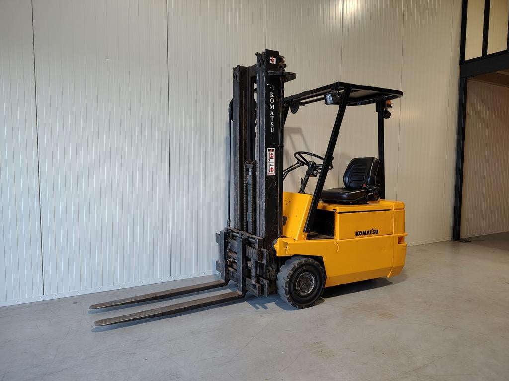 Komatsu 15 heftruck triplo mast side shift hoogte 5.20 mtr., Zakelijke goederen, Machines en Bouw | Heftrucks en Intern transport