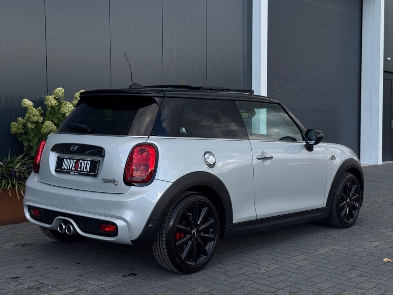 Mini Mini 2.0 Cooper S | Pano | Volleder | Camera | LED, Auto's, Mini, Gebruikt, Zwart, Met garantie (alle), 4 stoelen
