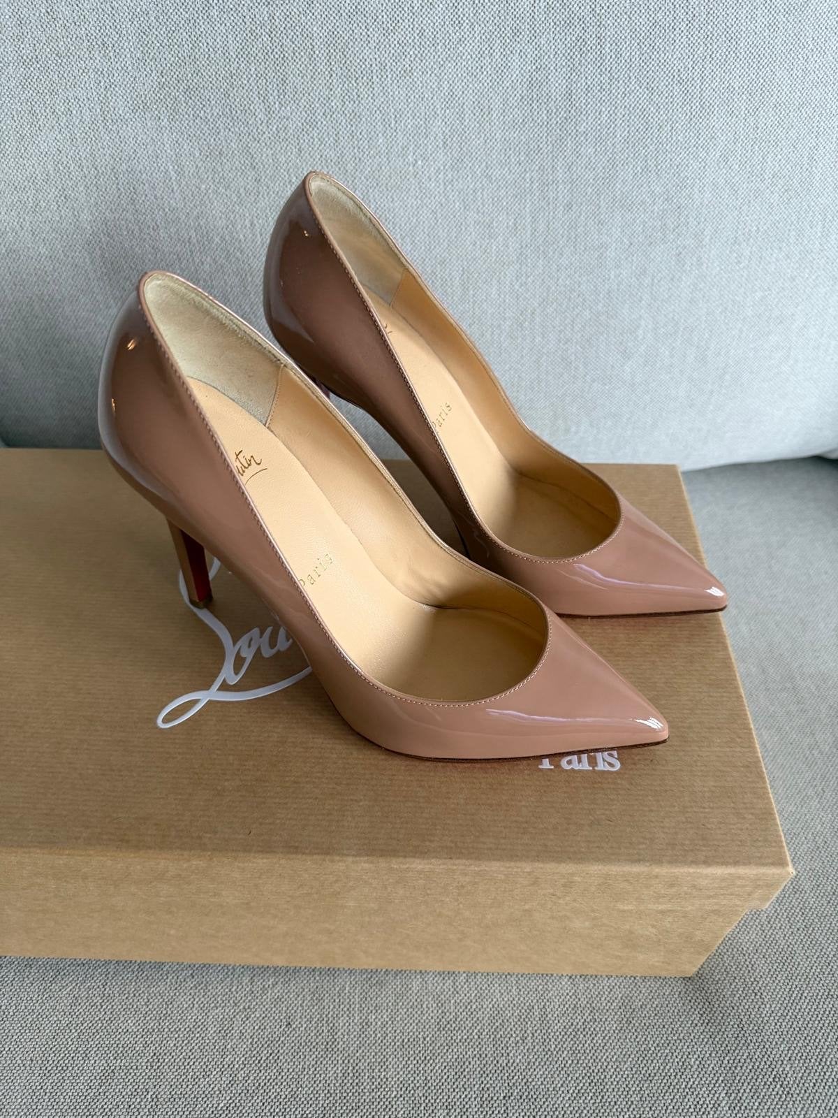 Christian Louboutin Pumps - nieuw maat 37, Ophalen, Zo goed als nieuw, Beige, Pumps