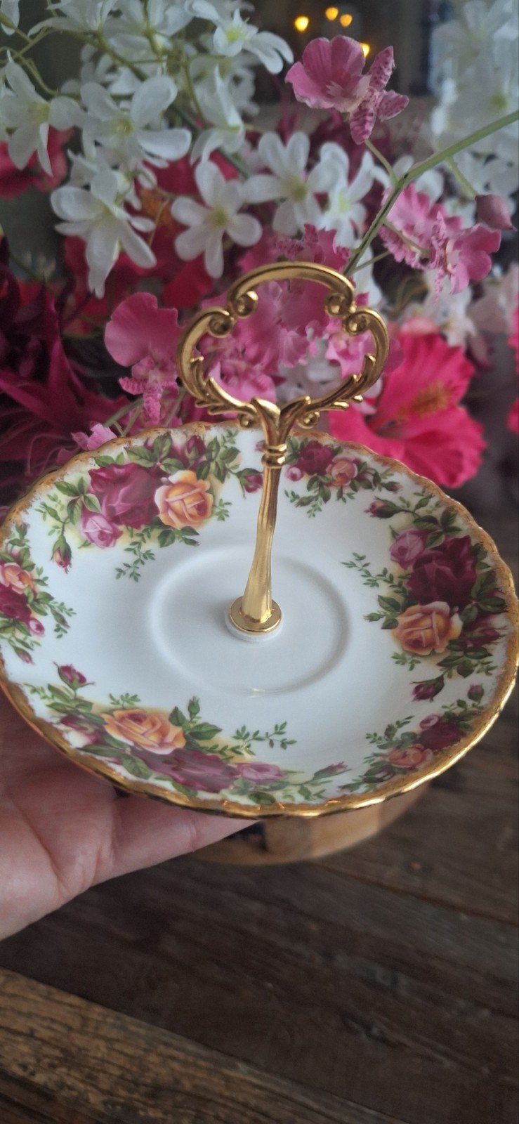 Royal Albert Old Country Roses 1-laags etagère handmade €15, Huis en Inrichting, Ophalen of Verzenden, Gebruikt, Etagère, Steen/keramiek