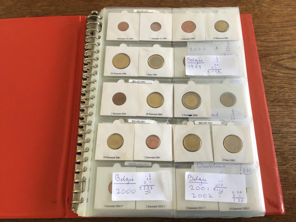 Euromunten 12 landen in album 1999 2000 2001 2002, Postzegels en Munten, Munten | Europa | Euromunten, Ophalen of Verzenden, Overige landen