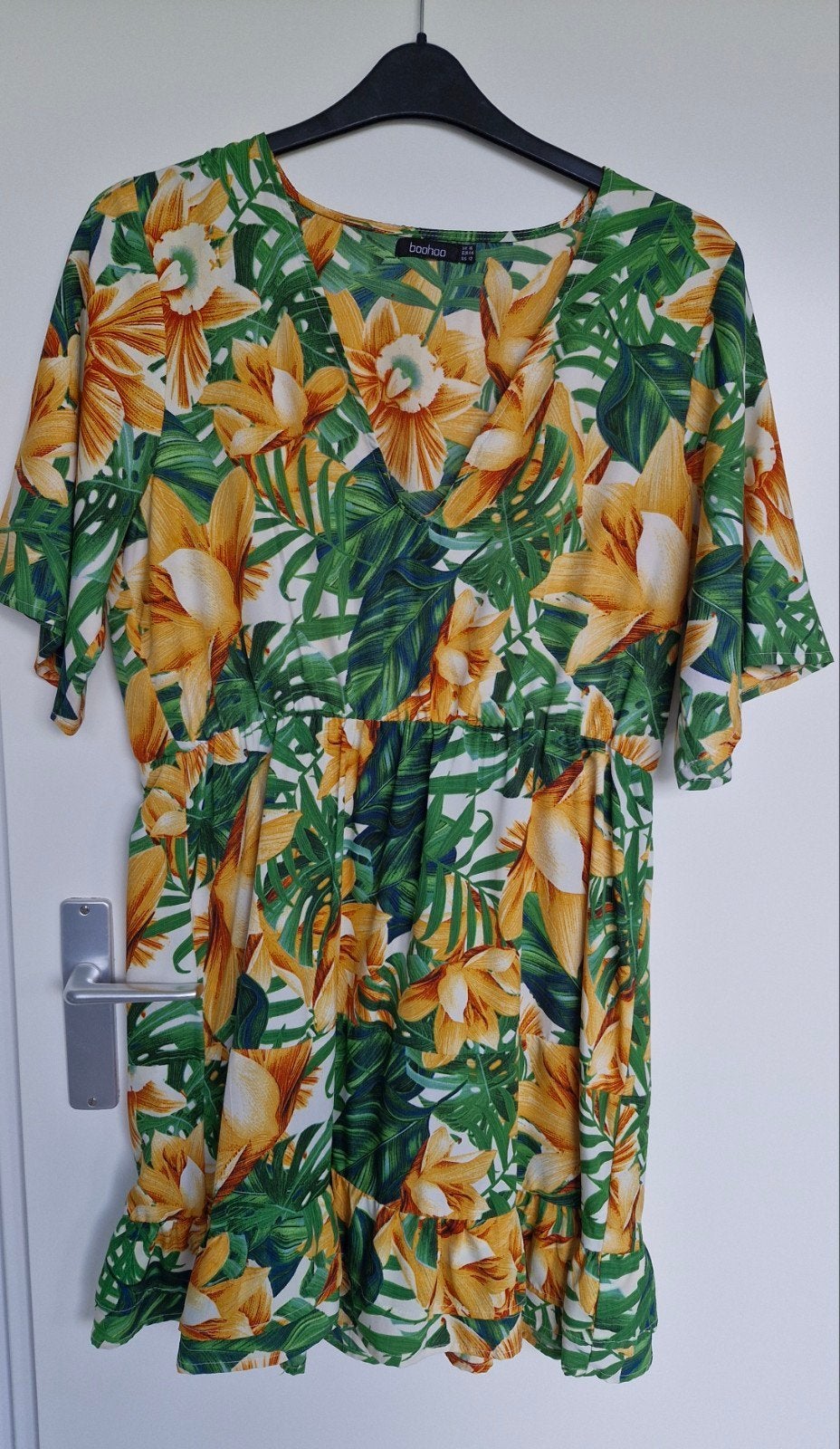 Boohoo zomerjurk met bloemenprint - Maat 44 (L), Boohoo, Maat 42/44 (L), Ophalen of Verzenden, Zo goed als nieuw
