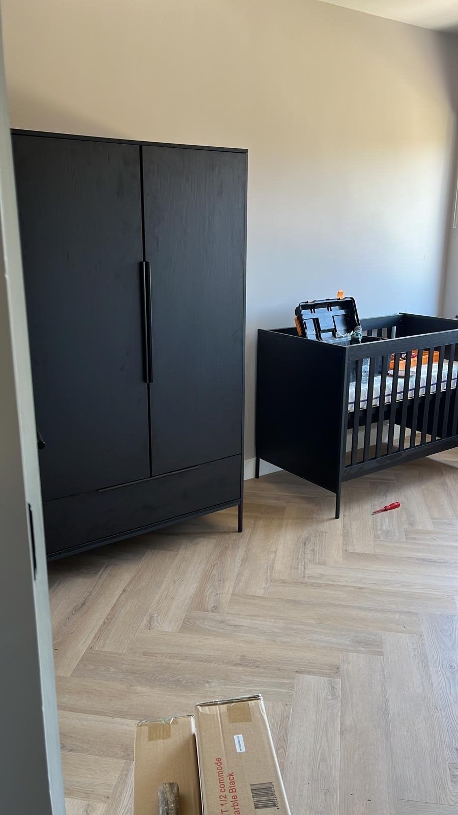 Cabino Babykamer Marble Zwart - Bed, Commode, Kledingkast, Kinderen en Baby's, Ophalen, Nieuw, Jongetje of Meisje