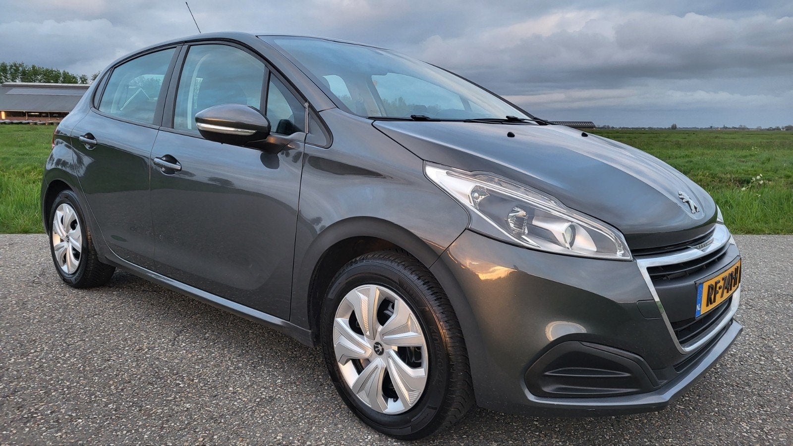 Peugeot 208 1.2 VTI 60KW/82PK 5-D 2016 Grijs, Auto's, Voorwielaandrijving, Stof, 1199 cc, Bedrijf