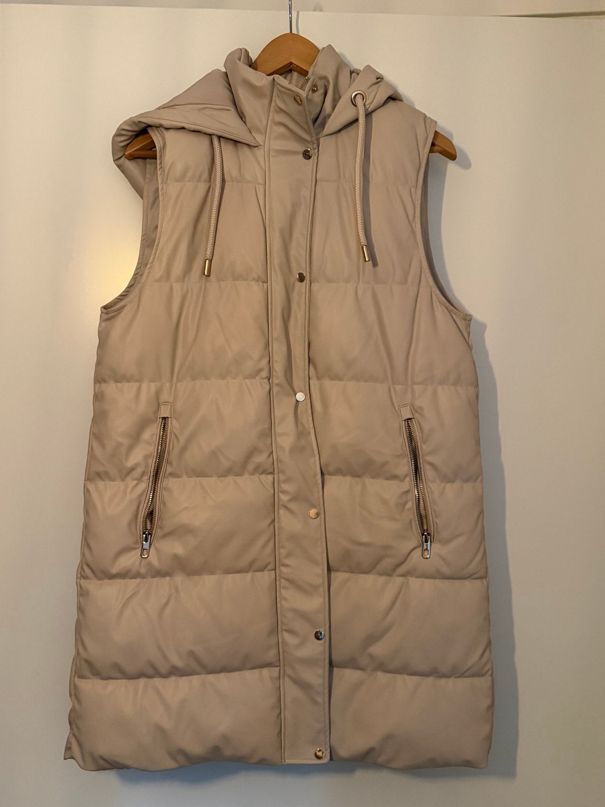 Zara gewatteerde bodywarmer met capuchon nieuw, Ophalen of Verzenden, Nieuw, Maat 38/40 (M), Beige