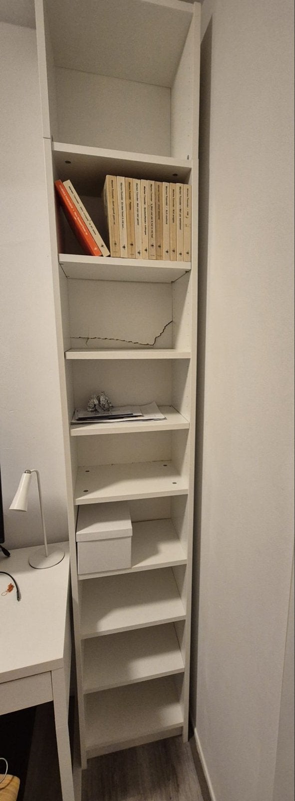 Witte Boekenkast IKEA Billy met 8 Vakken, Met plank(en), 200 cm of meer, Zo goed als nieuw, 25 tot 50 cm