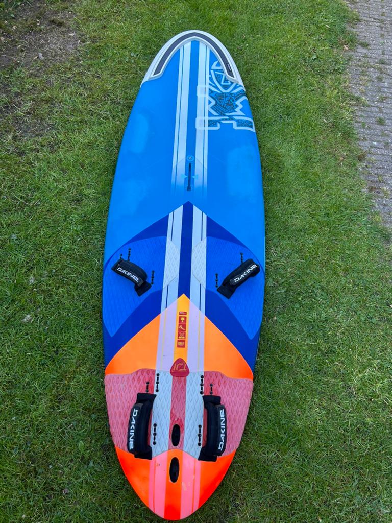 Starboard fortura 107 Carbon, Watersport en Boten, Windsurfen, Ophalen of Verzenden, Zo goed als nieuw, Plank, Met draagtas