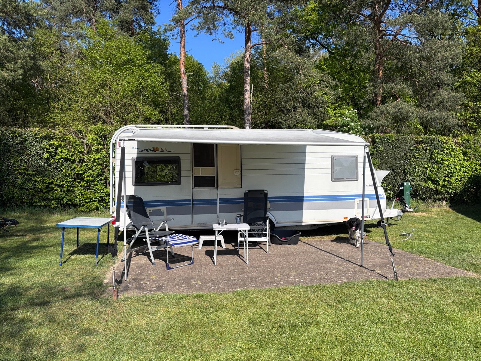 Hobby 495 UFE (2000) | Groot dakluik | Zakluifel + voortent, Hobby, Frans bed, 7 tot 8 meter, Particulier