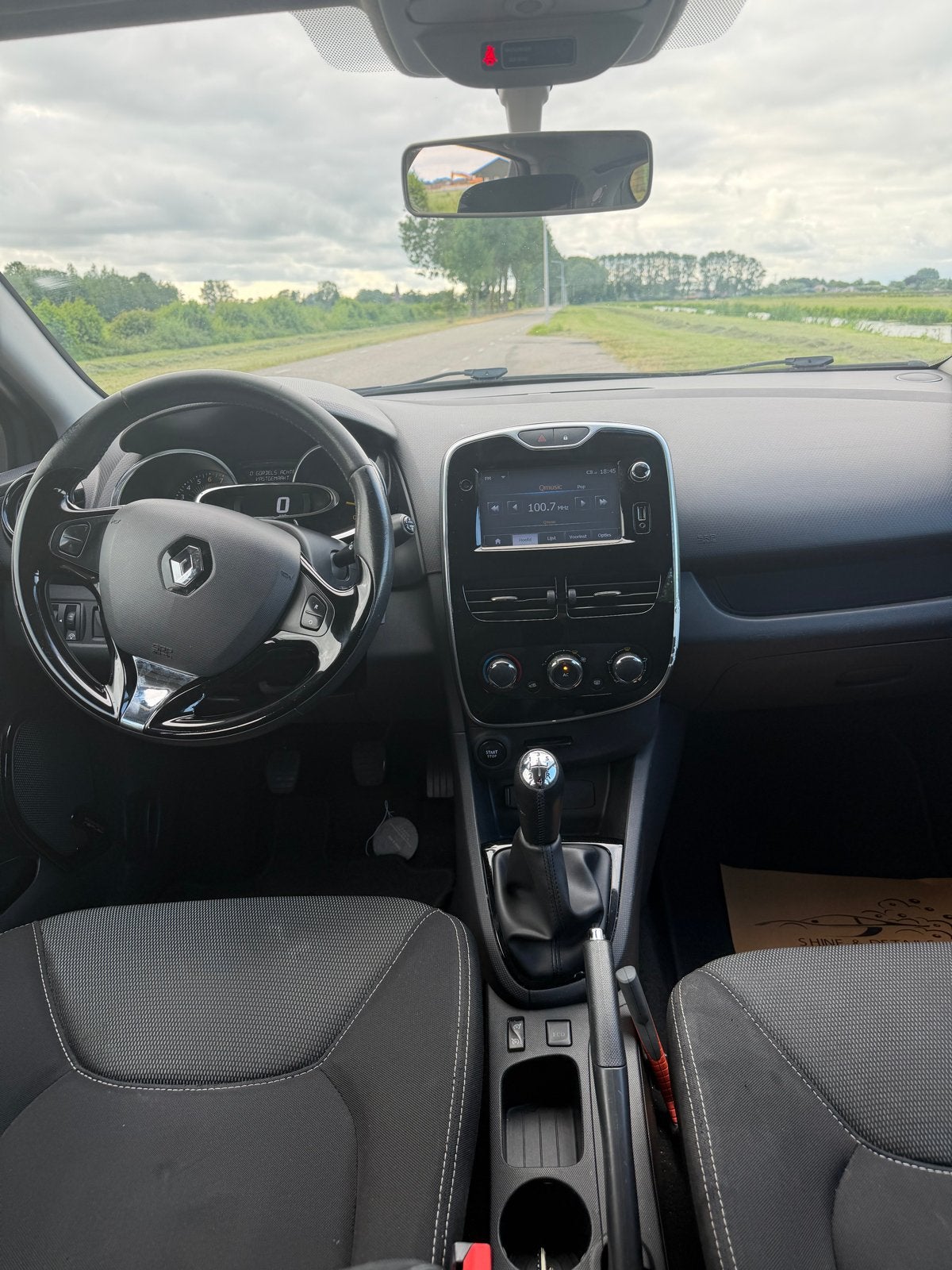 Renault Clio 0.9 TCE 66KW 5-DRS 2014 Grijs kmstand 222200, Voorwielaandrijving, 898 cc, 40 €/maand, 540 kg