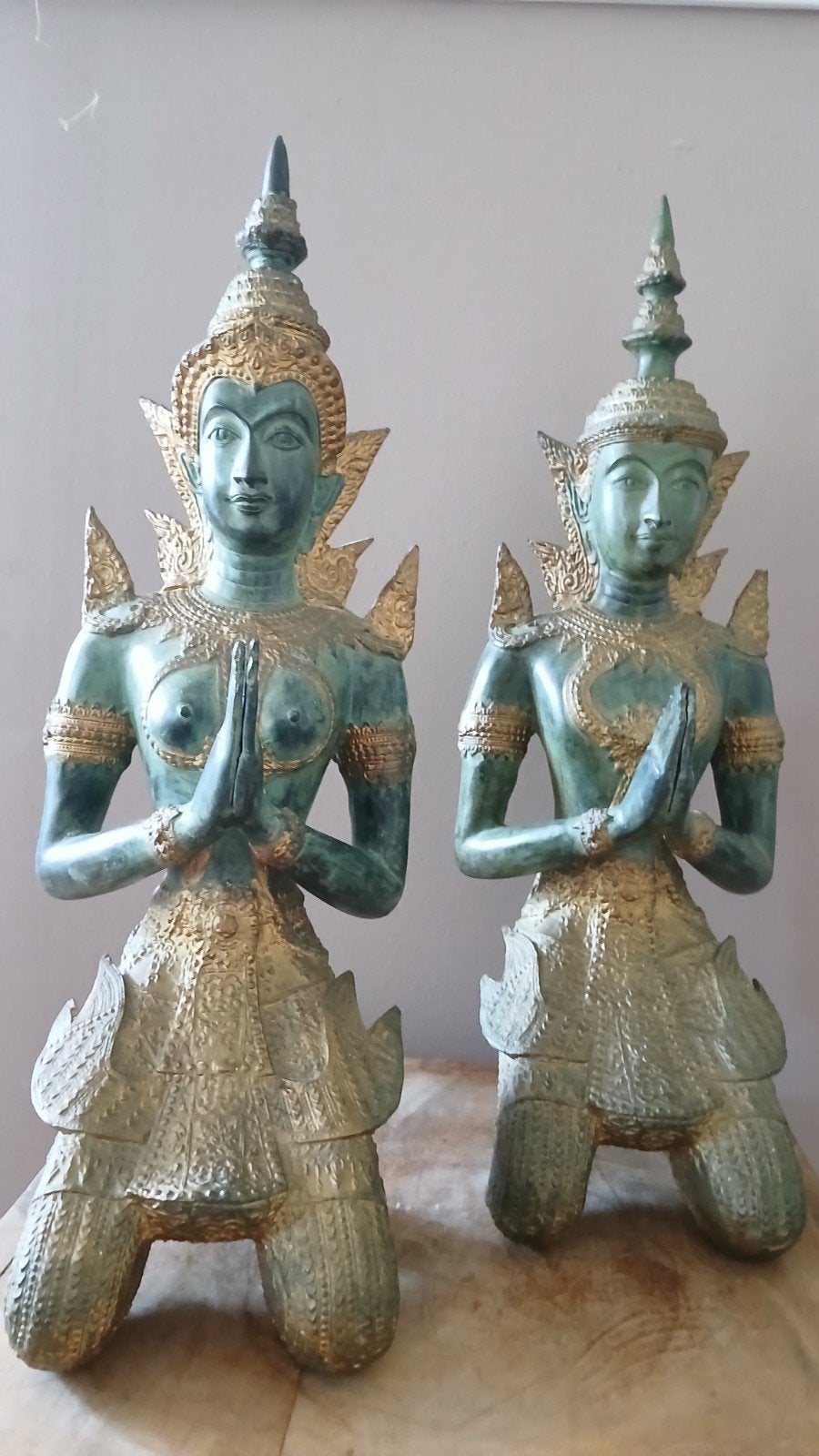 Groot en zware  paar Thep Phanom tempelwachters, Ophalen