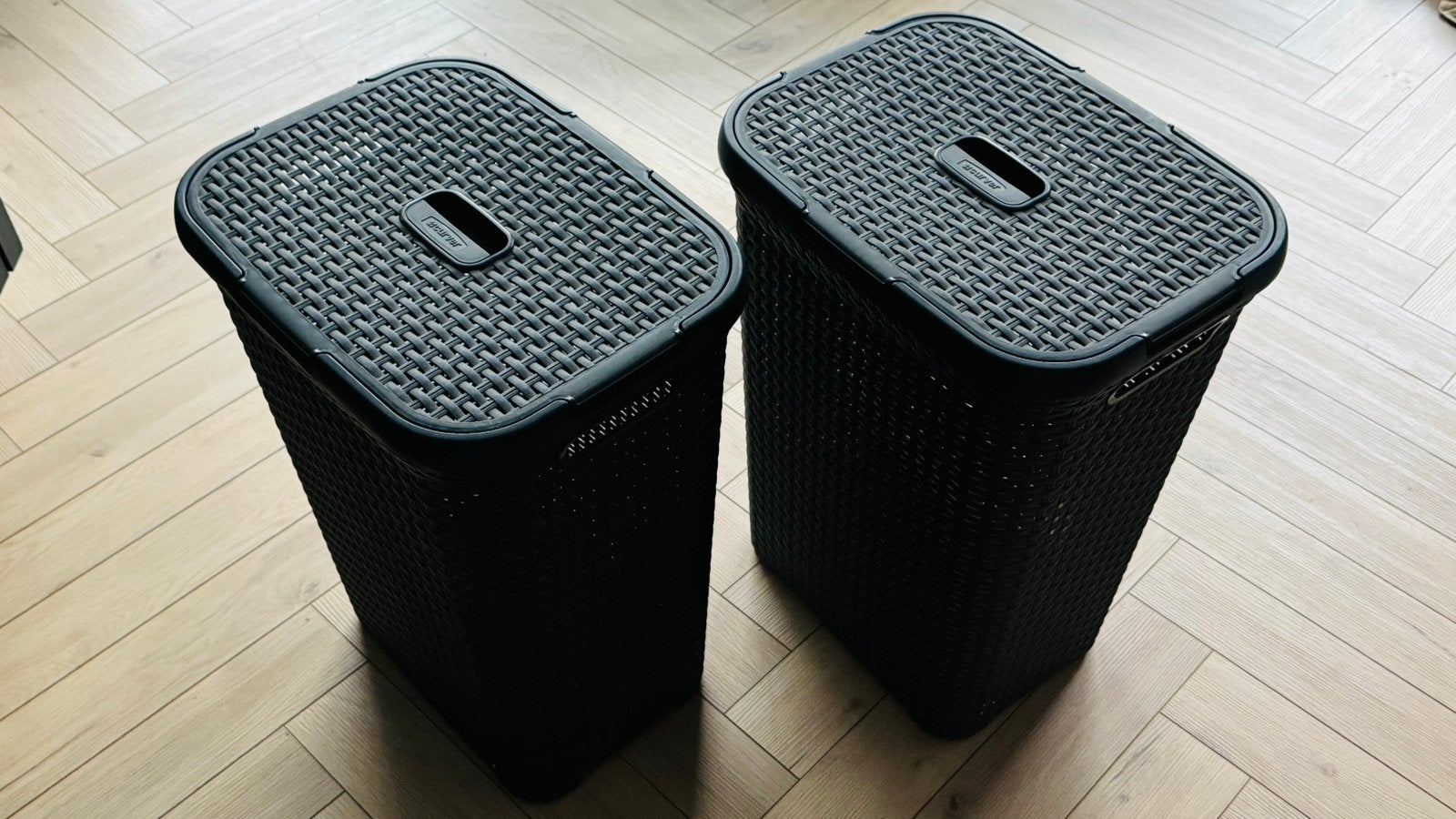 2 curver wasmanden met deksel 60L, 60 liter, Huis en Inrichting, Ophalen, Zo goed als nieuw, Wasmand, Brabantia