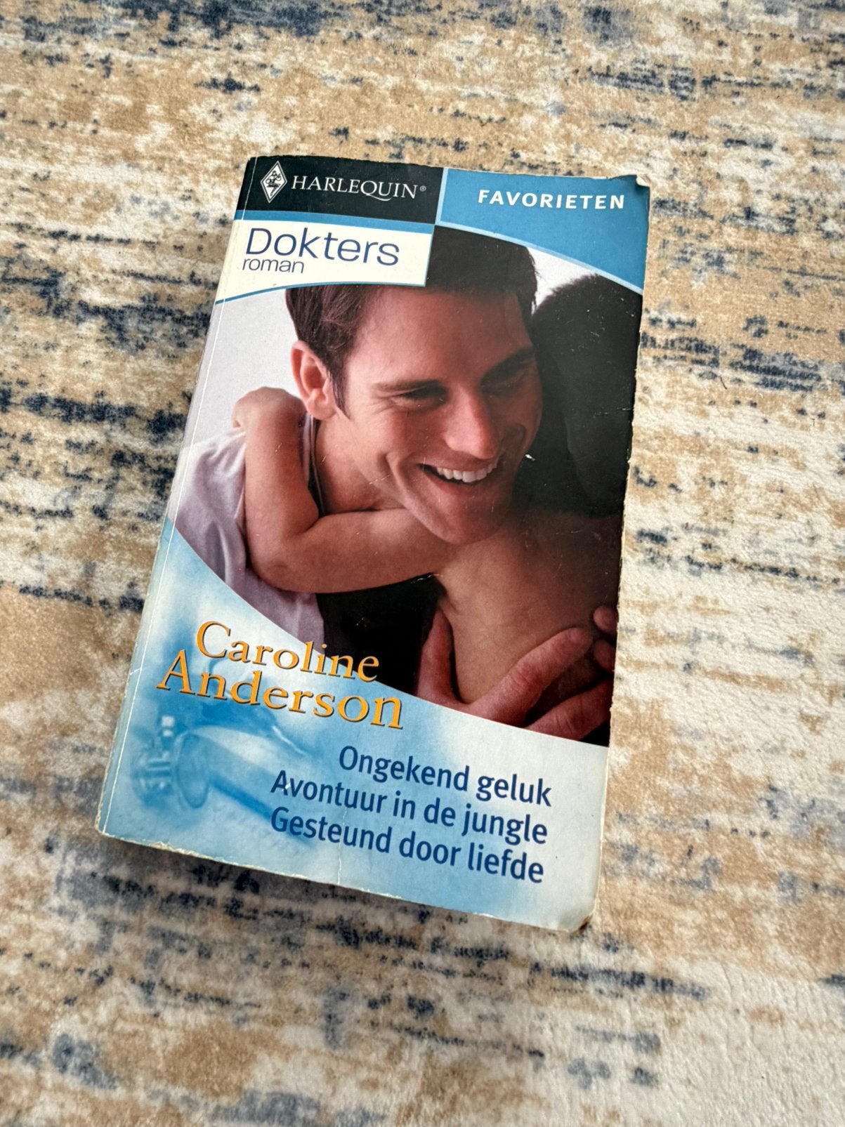 Caroline Anderson - Ongekend geluk / Avontuur in de jungle, Boeken, Ophalen of Verzenden, Gelezen, Overige typen