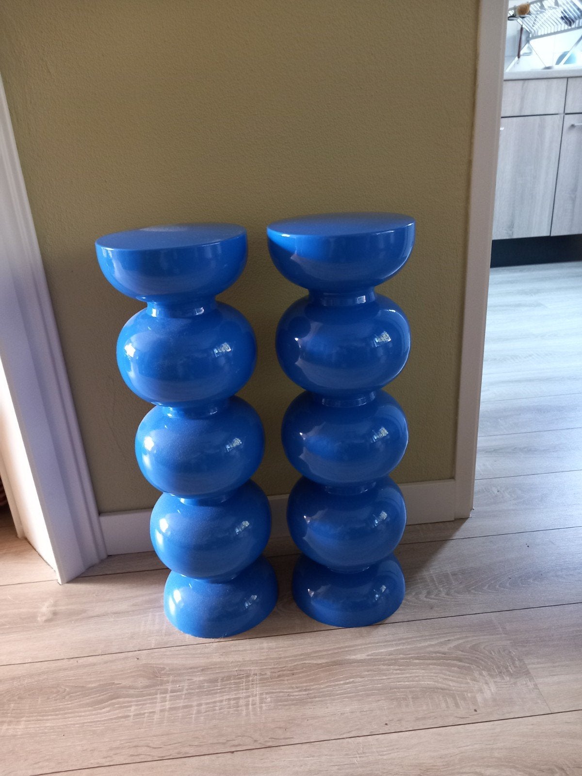 Set van 2 blauwe bijzettafels/krukjes - Modern design, Ophalen, Blauw, Zo goed als nieuw, Metaal